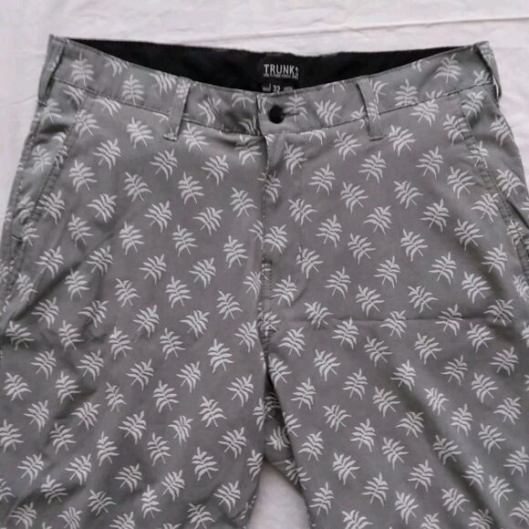 Trunks Multi-Functional Shorts Gray Leaf Print Mens Size 32 - Picture 2 of 6